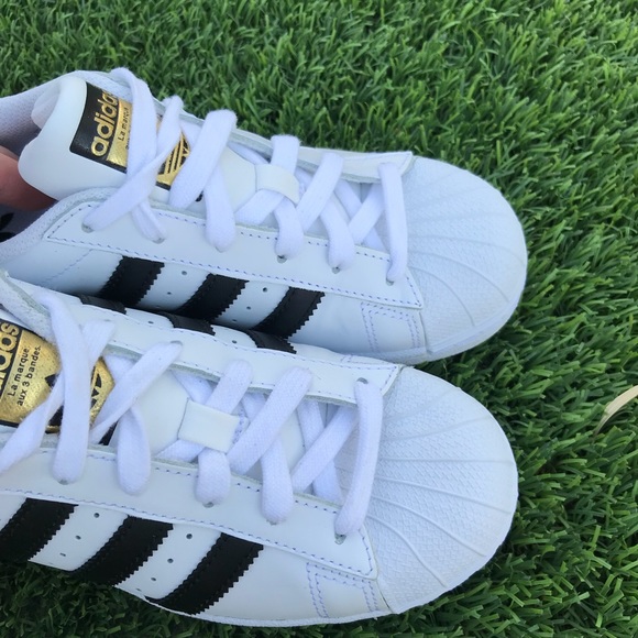 🎩 Adidas Superstar Sneakers 🎩 - Picture 3 of 8